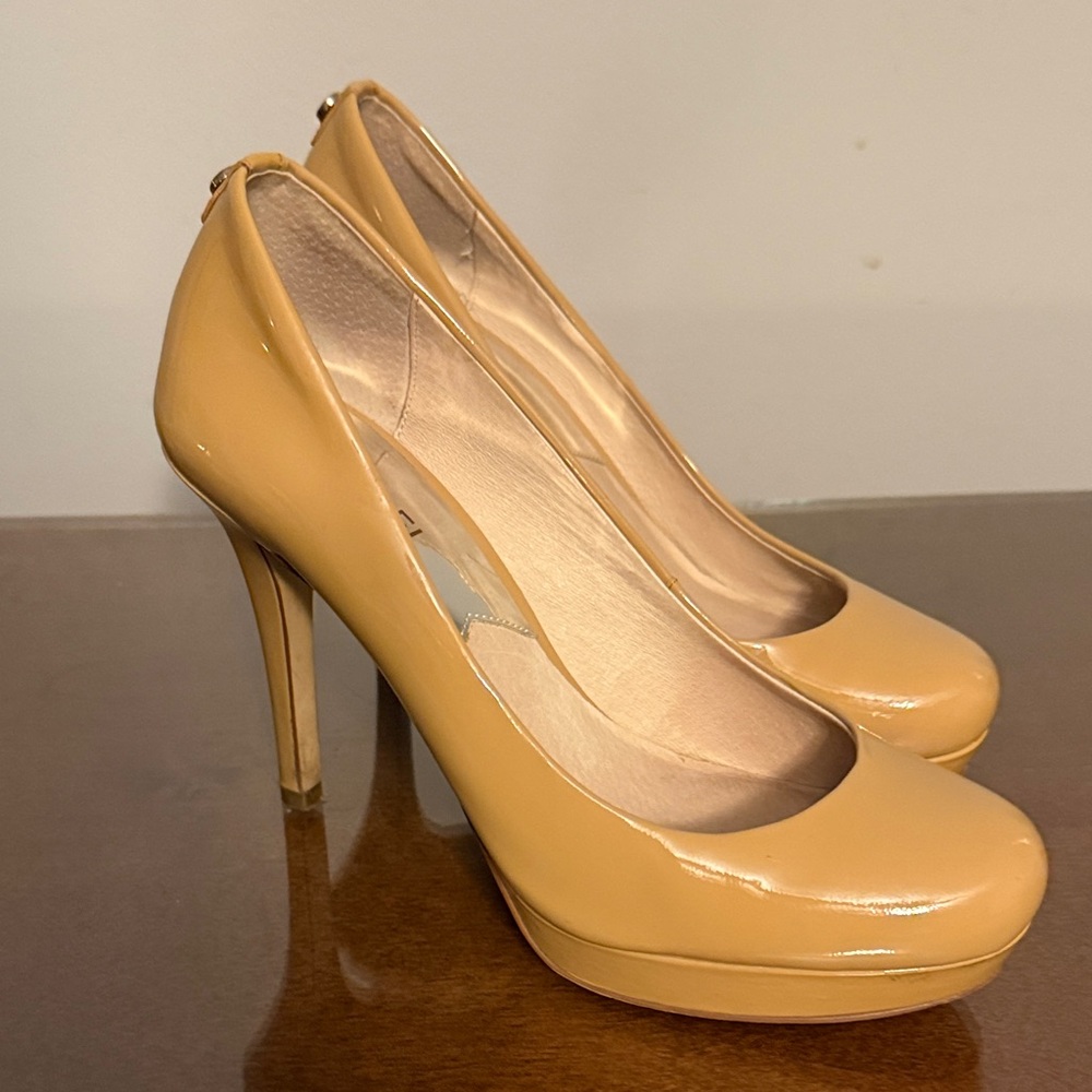 Michael Kors Glossy Beige Heels